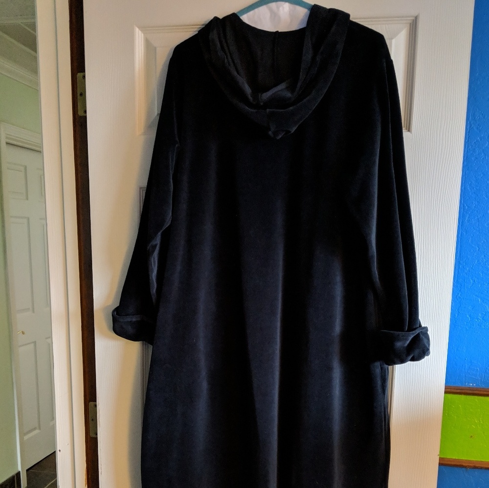 Black lounging robe, hooded